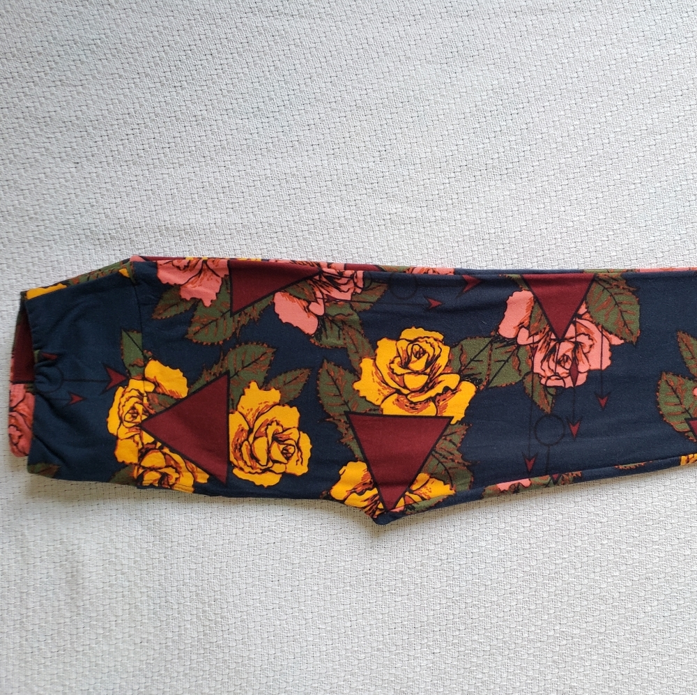 3 for $20 💖 Lularoe Western Roses Leggings